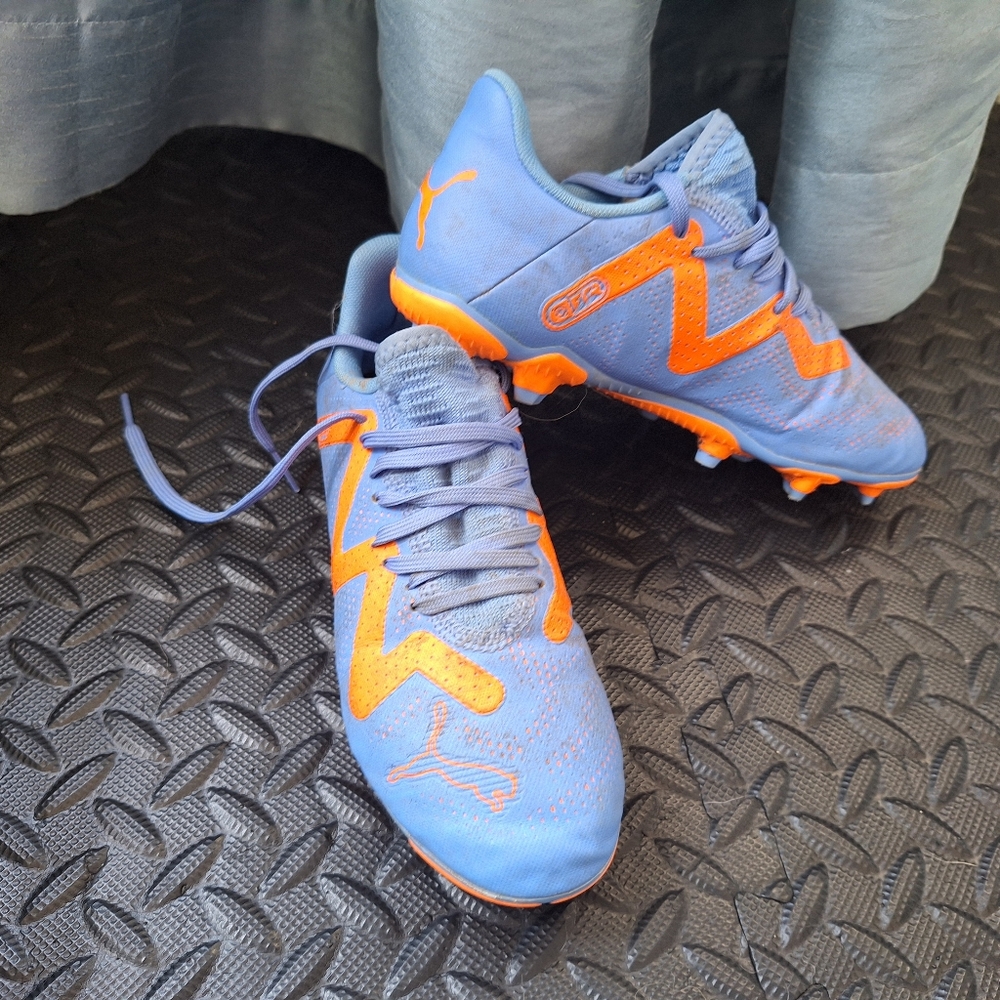 Puma youth soccer cleats